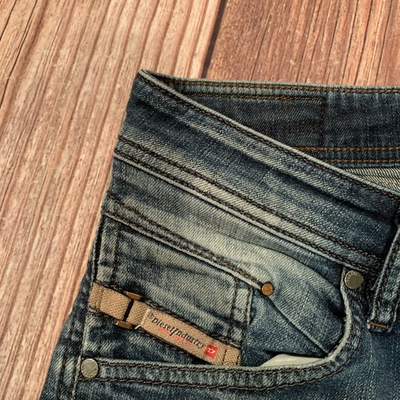 Diesel BELTHER regular slim tapered size 28
Inseam 29-30” stretch - Picture 5 of 14